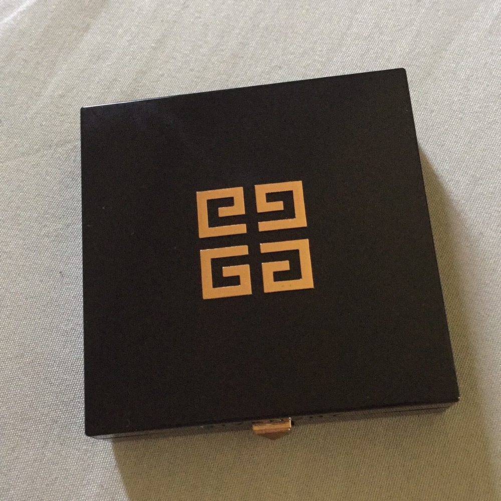 Givenchy healthy glow powder